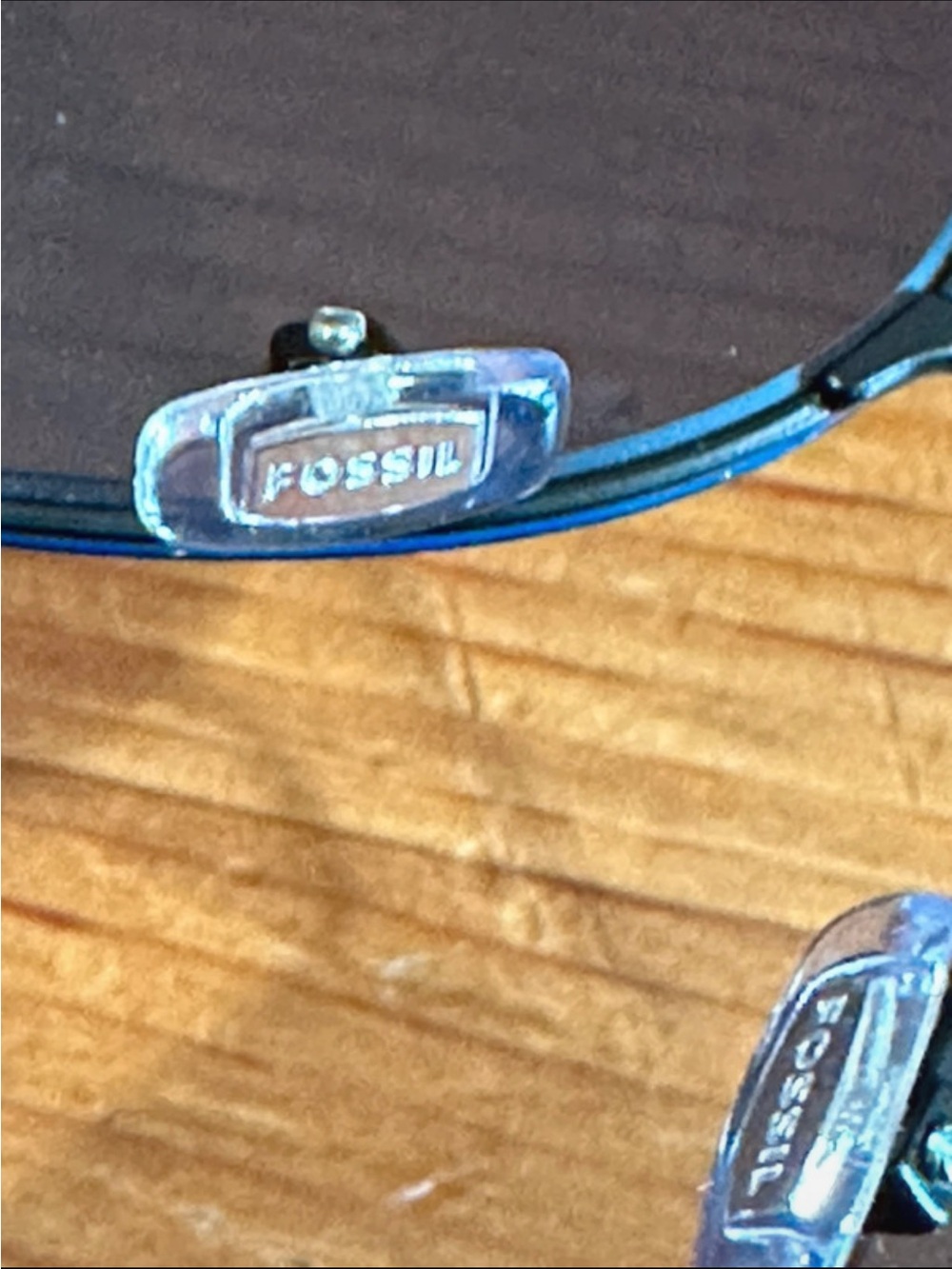 Fossil Men’s Black Aviator Sunglasses with Branded Case - Picture 3 of 5